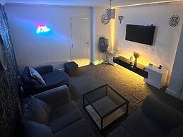 The Hideaway Home BD5 - 2 Bed Lovely Modern House