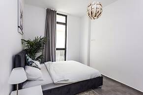 Modern Apartment Walking from the beach