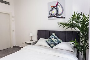 Modern Apartment Walking from the beach