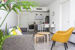 Modern Apartment Walking from the beach