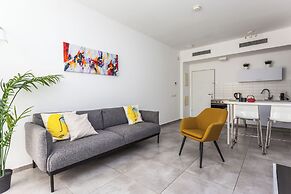Modern Apartment Walking from the beach