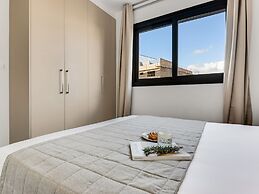 Sanders Triple - Nice 1-bdr Apt With Balcony
