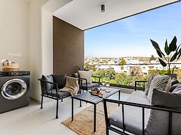 Sanders Triple - Nice 1-bdr Apt With Balcony