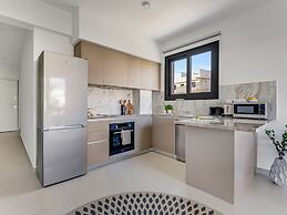Sanders Triple - Nice 1-bdr Apt With Balcony