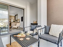 Sanders Triple - Nice 1-bdr Apt With Balcony