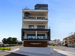 Sanders Triple - Cozy 1-bdr Apt With Balcony