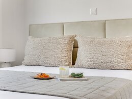 Sanders Triple - Cozy 1-bdr Apt With Balcony