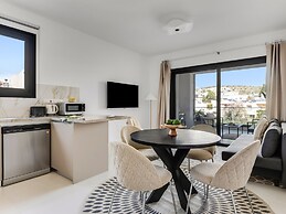 Sanders Triple - Cozy 1-bdr Apt With Balcony