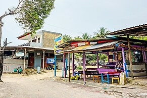 OYO 92183 Komang Resort Klayar