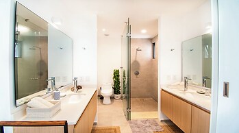 Condo Aria Ocean 206 by Kivoya