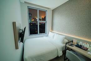 Front One Boutique Hotel Taman Anggrek
