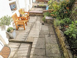 12 Brynffynnon