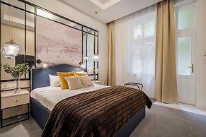 Astoria Boutique Suites - by BQA
