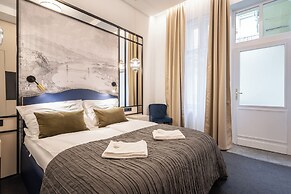 Astoria Boutique Suites - by BQA