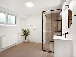 Charm 3 - Cozy 1-bdr Apt With Shared Garden