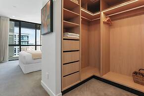 Sunny and Spacious in Wynyard Quarter