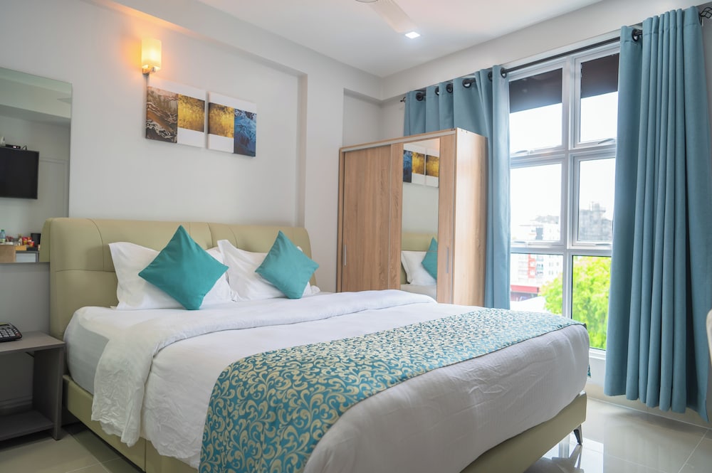 TOUR INN