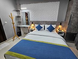 TOUR INN