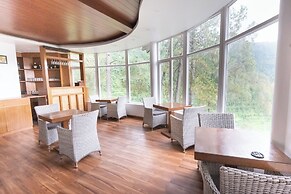 Himalayan Splendour Resort