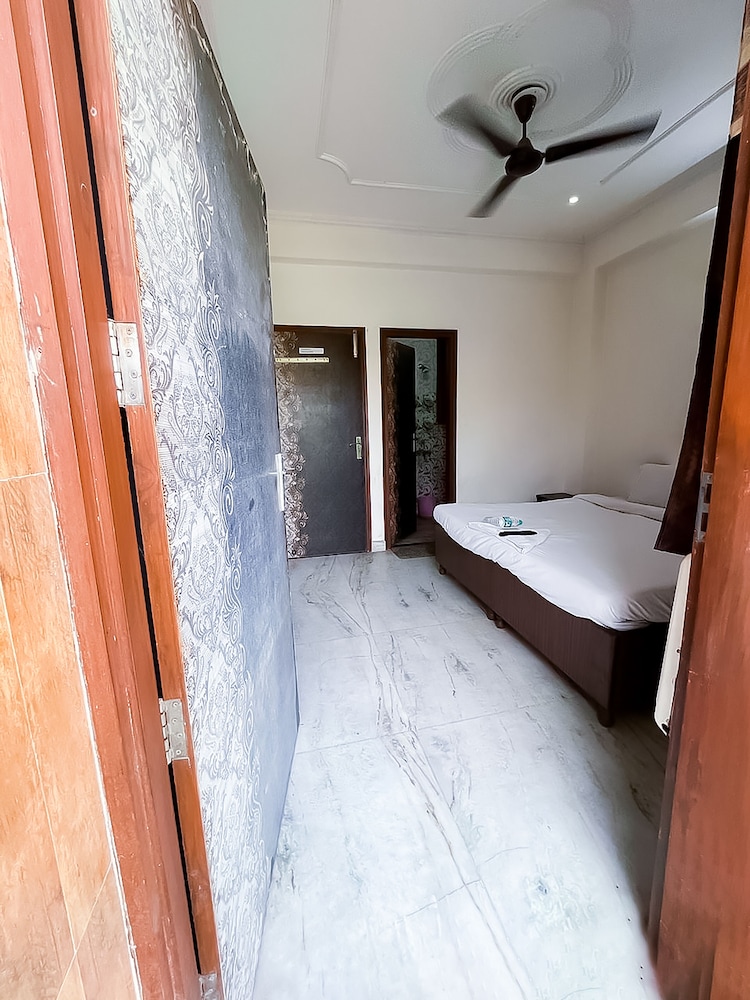 Roomshala 117 Shubham residency