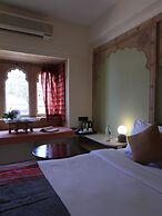 THE STEPWELL HOTEL