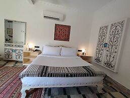THE STEPWELL HOTEL