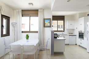 Comfy & Terrace neear Beach by FeelHome