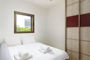 Comfy & Terrace neear Beach by FeelHome