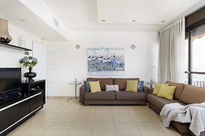 Comfy & Terrace neear Beach by FeelHome