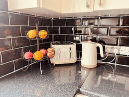 Immaculate 2-bed House in Potters Bar