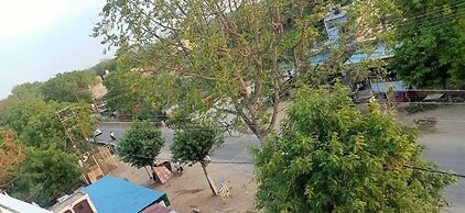 BRAJDHAM HOTEL BARSANA