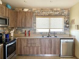 Glamorous Fully Equipped Condo With Amazing Sunset