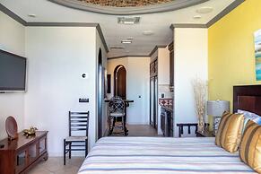 Luxury Beachfront Condo on Sandy Beach