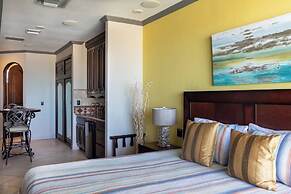 Luxury Beachfront Condo on Sandy Beach