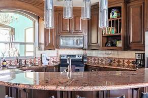 Luxury Beachfront Condo on Sandy Beach