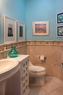 Luxury Beachfront Condo on Sandy Beach
