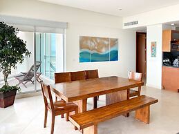 Quiet Beachfront Condo With Pools Private Beach