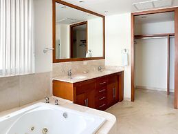 Quiet Beachfront Condo With Pools Private Beach