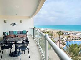 Quiet Beachfront Condo With Pools Private Beach