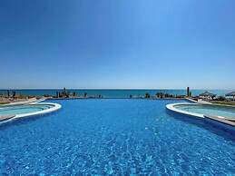 Quiet Beachfront Condo With Pools Private Beach