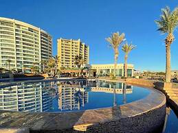 Quiet Beachfront Condo With Pools Private Beach