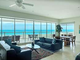 Quiet Beachfront Condo With Pools Private Beach
