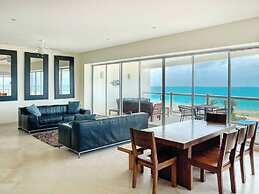 Quiet Beachfront Condo With Pools Private Beach