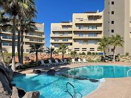 Cozy Condo With Beach Pool Access