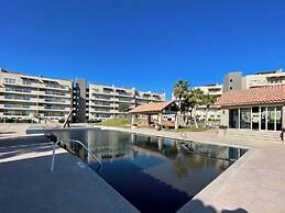 Cozy Condo With Beach Pool Access