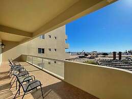 Cozy Condo With Beach Pool Access