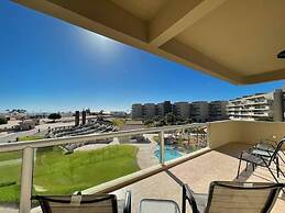 Cozy Condo With Beach Pool Access
