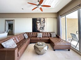 Renovated Beachfront Condo With Private Beach