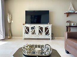 Renovated Beachfront Condo With Private Beach