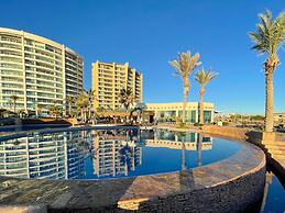 Renovated Beachfront Condo With Private Beach